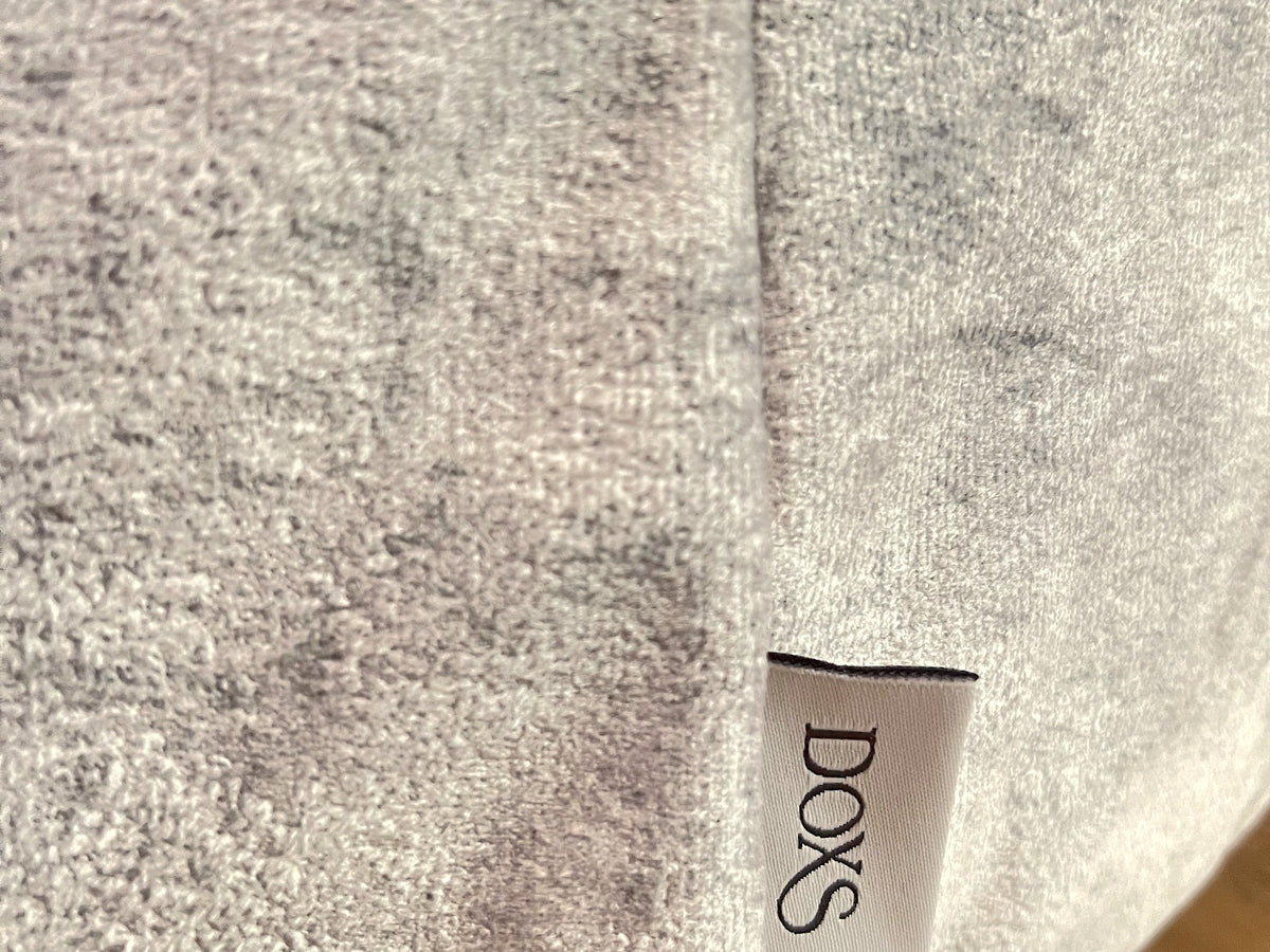 Velvet with the woven DOXS label